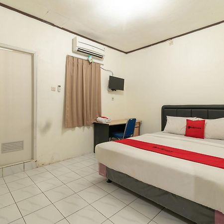 Reddoorz Near Pondok Indah Water Park Джакарта Екстериор снимка