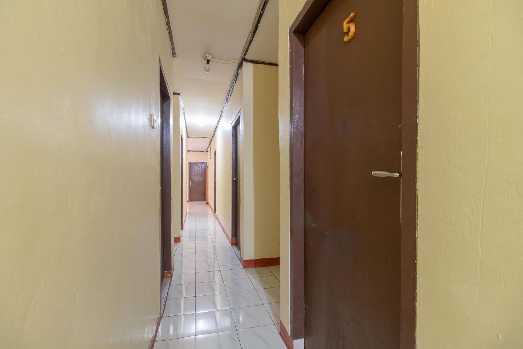 Reddoorz Near Pondok Indah Water Park Джакарта Екстериор снимка