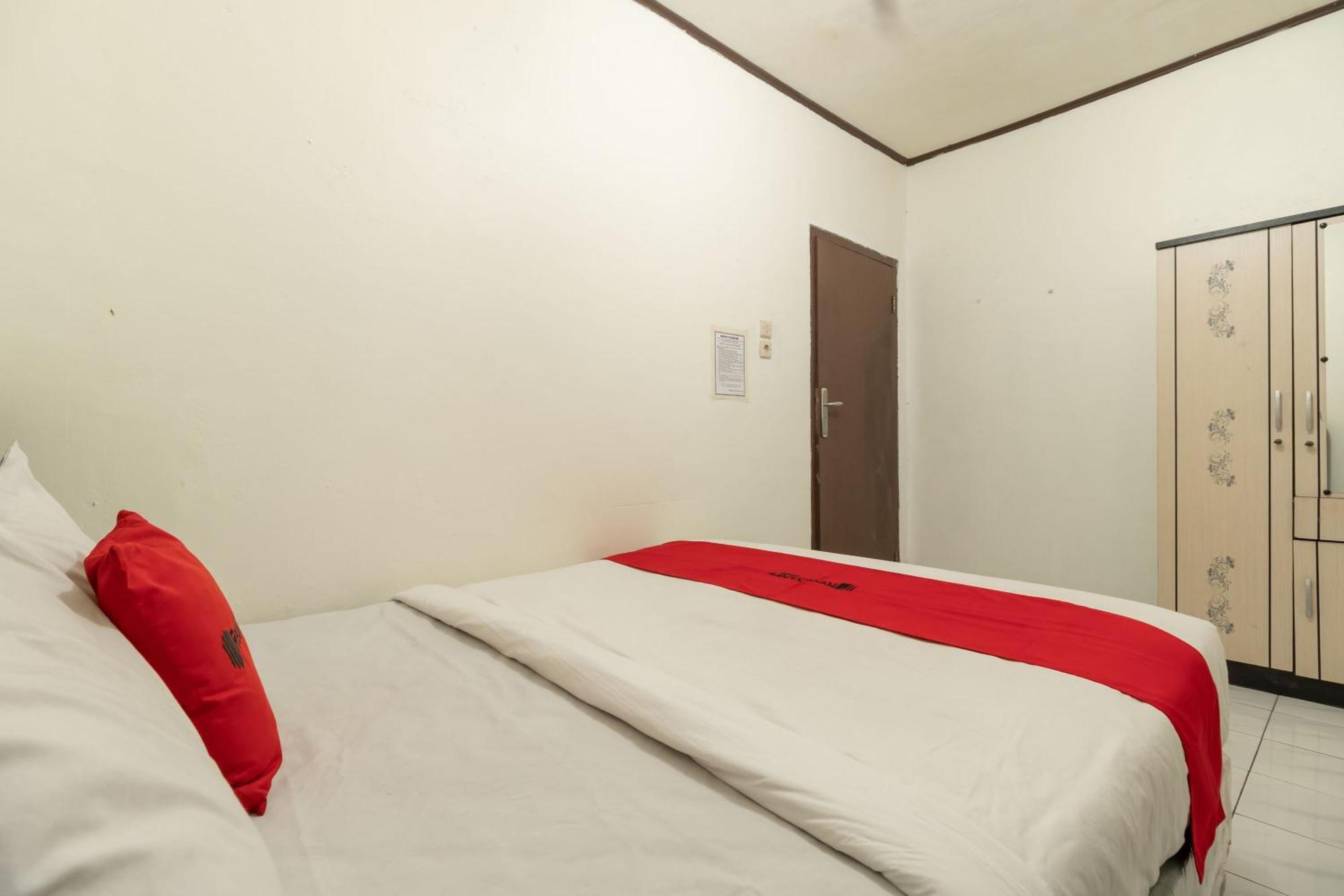 Reddoorz Near Pondok Indah Water Park Джакарта Екстериор снимка