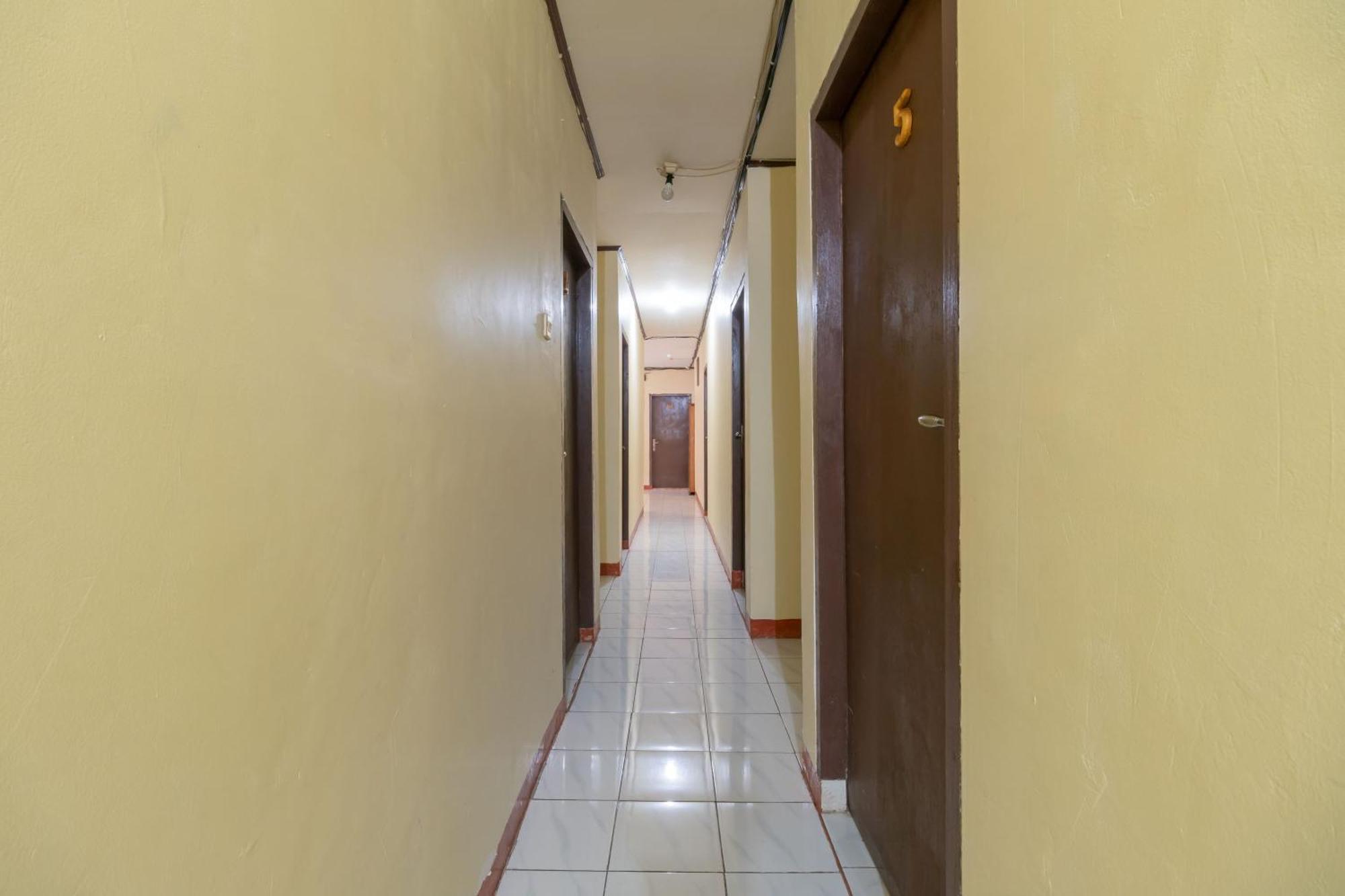 Reddoorz Near Pondok Indah Water Park Джакарта Екстериор снимка
