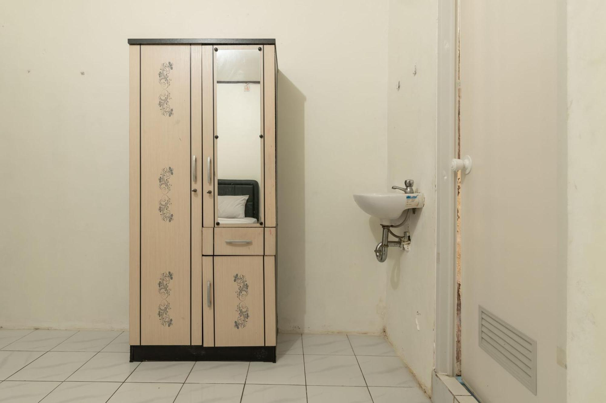 Reddoorz Near Pondok Indah Water Park Джакарта Екстериор снимка