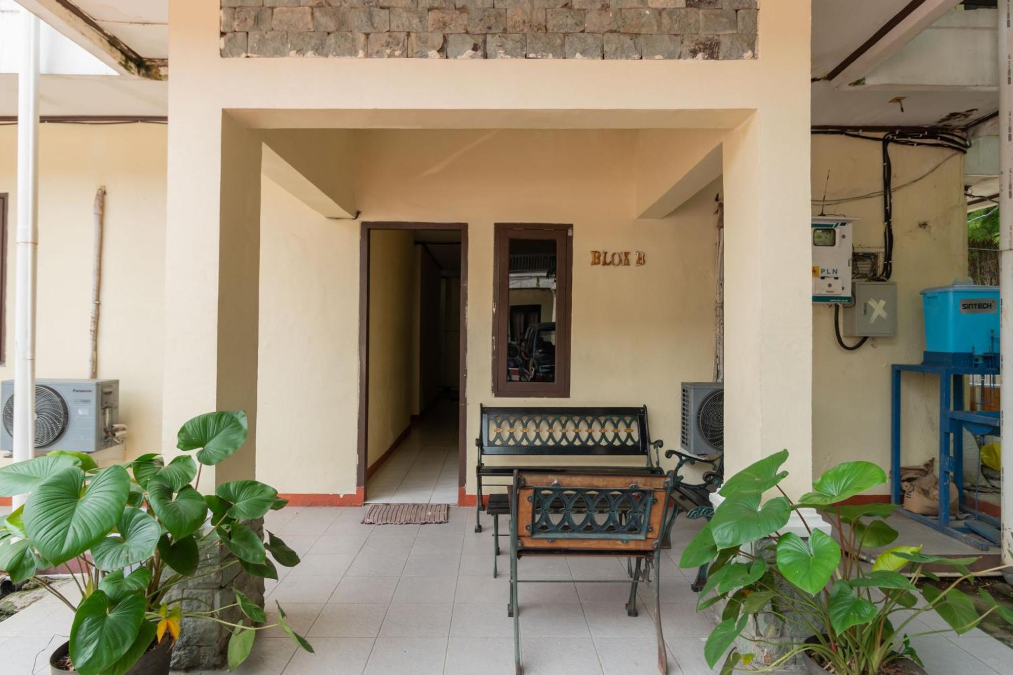 Reddoorz Near Pondok Indah Water Park Джакарта Екстериор снимка