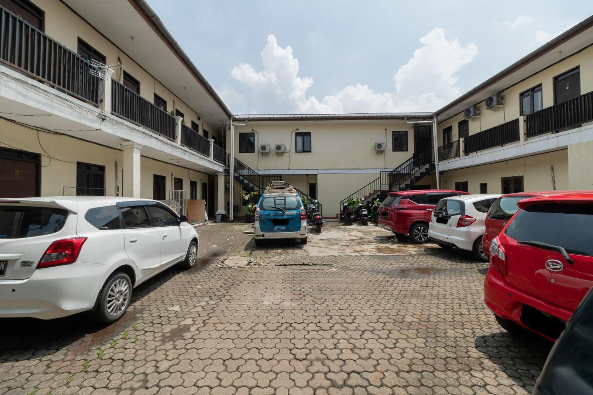 Reddoorz Near Pondok Indah Water Park Джакарта Екстериор снимка