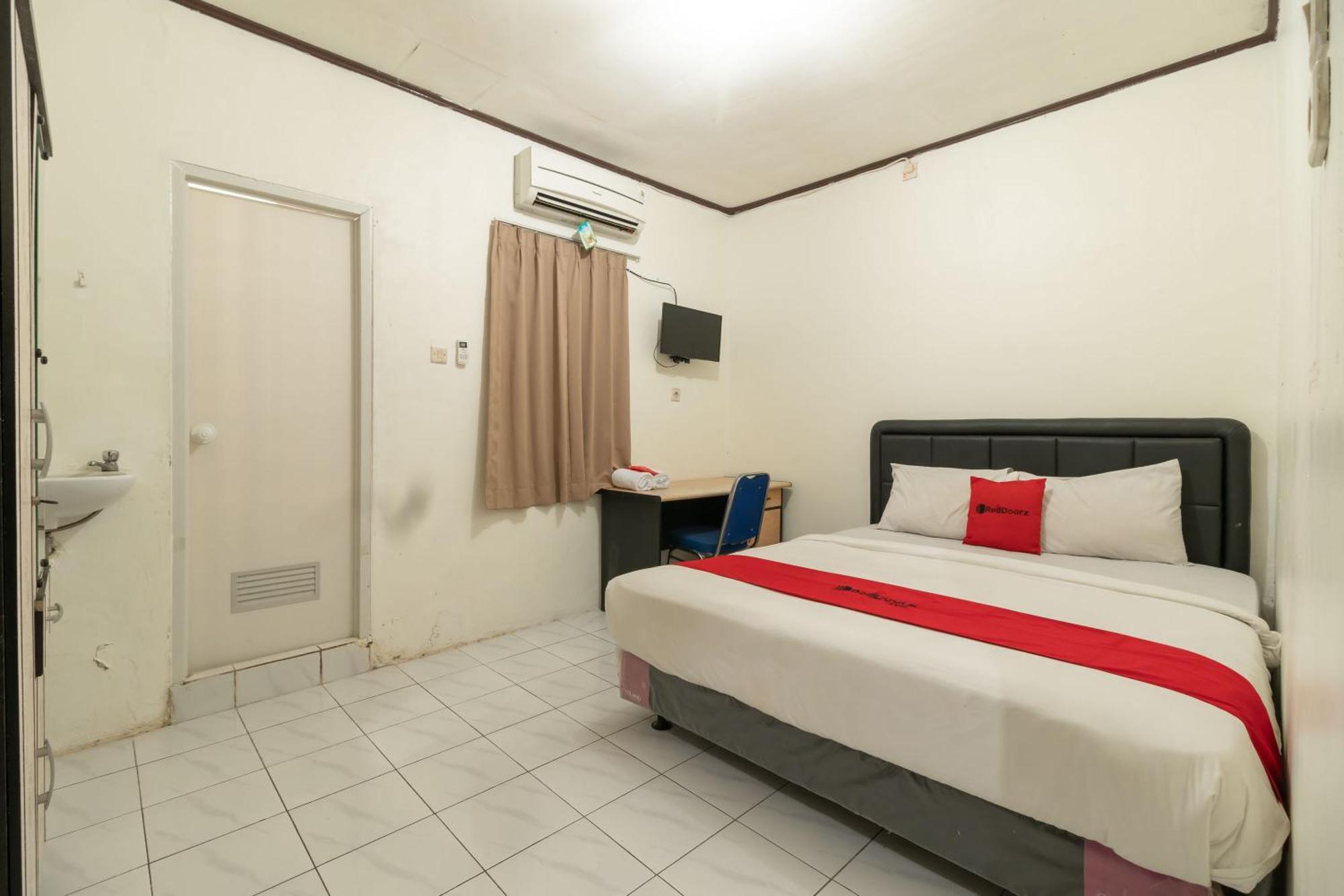 Reddoorz Near Pondok Indah Water Park Джакарта Екстериор снимка